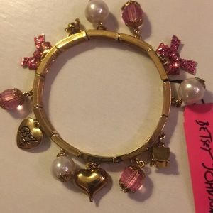 NWT Betsey Johnson Gold Bracelet. B-19